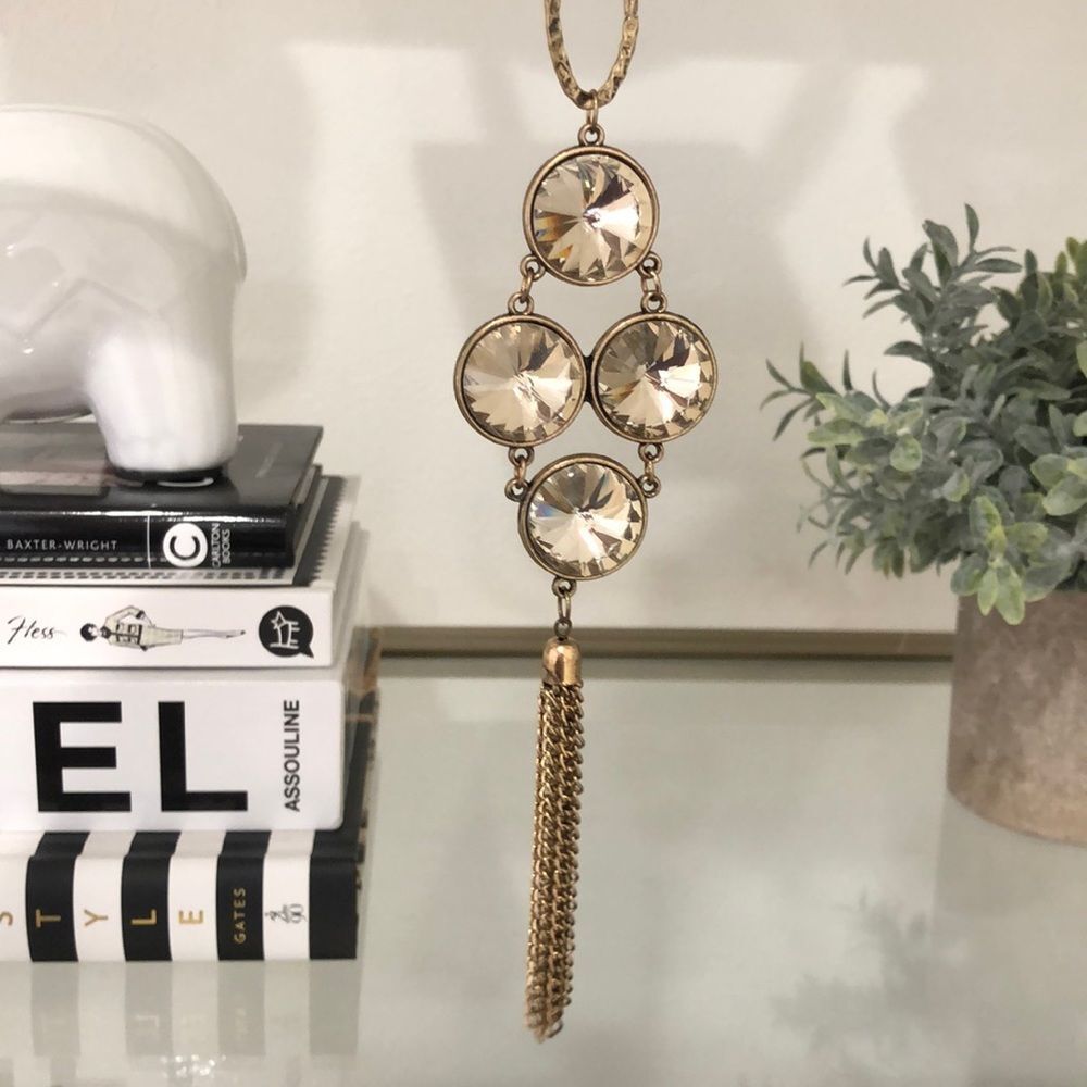 Gold pendant necklace